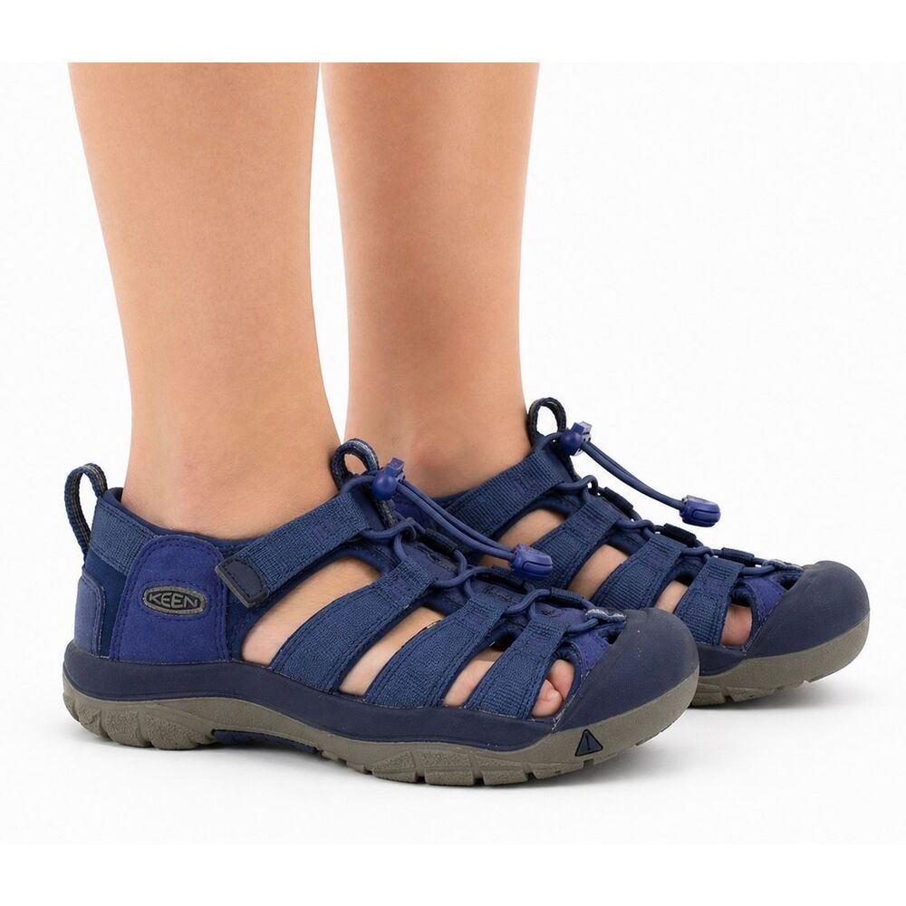 Keen purple adjustable purple water shoes size 6